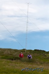 Peter (DL1SPH) and Bernd (DH1SBB) standing in front of the GAP Voyager Antenna