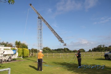 Sorting out some ropes to help the crane operator with the mast once its loose.