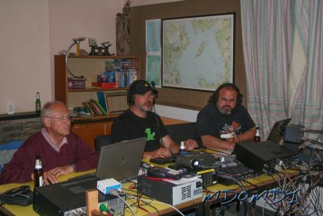 That's me (MD0MDI) making the most of the pile up with Bernd kindly doing the logging for me on UCXLOG, and Walter (DJ4AK) working CW and ignoring the noise to his left.
