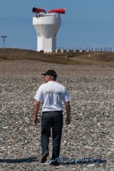 Bernd (DH1SBB) walking towards the Foghorn at the Point of Ayre