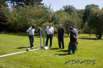 The guys chatting with Bob Barden (MD0CCE) about the 160m Vertical Antenna made by Titanex