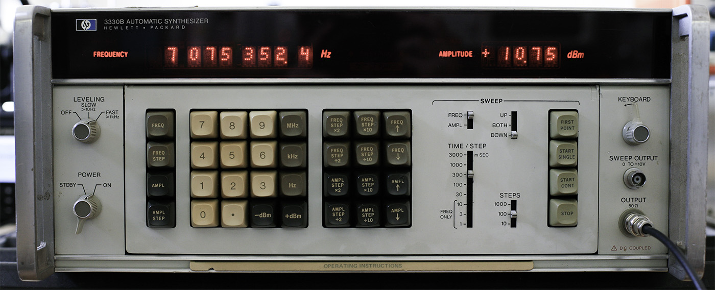 HP 3330B Synthesizer