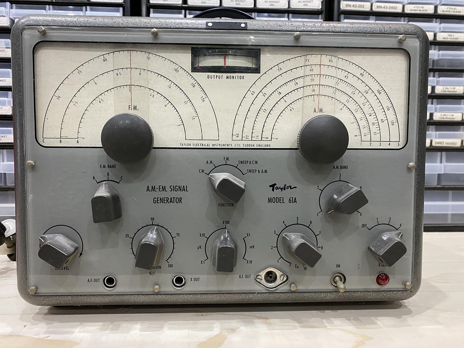 Taylor Model 61A - AM-FM Signal Generator