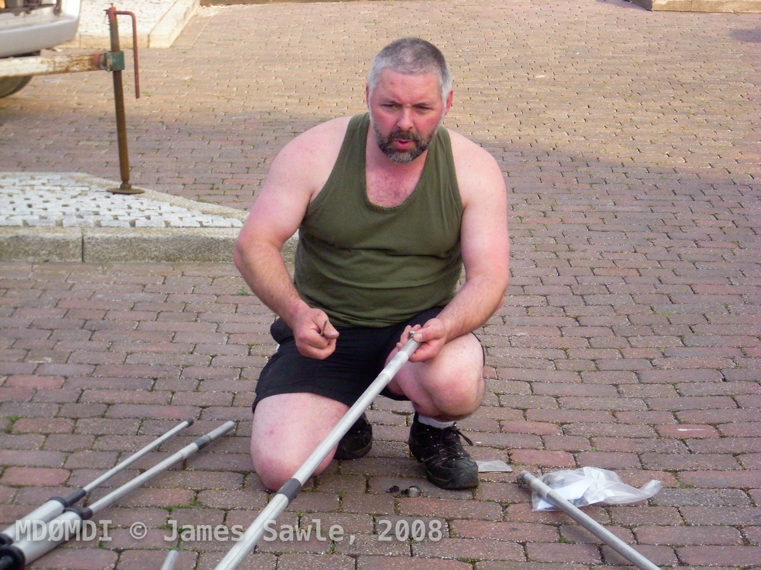 Steve Kelly (GD7DUZ) making short work of assembling the 4 element Mosley