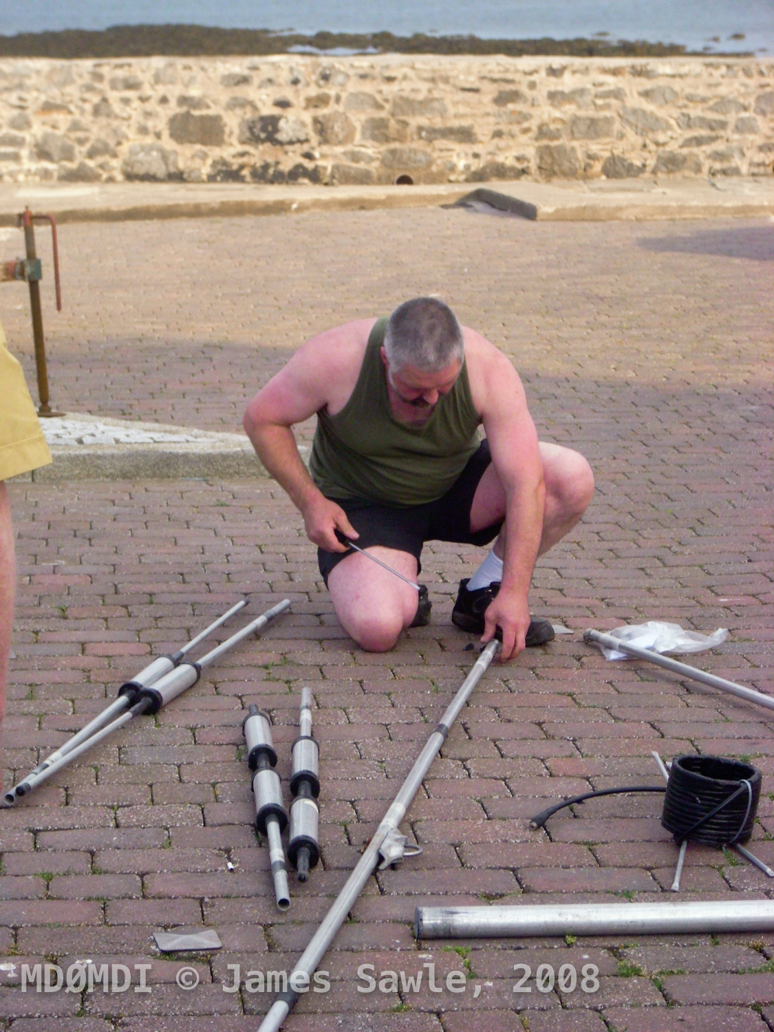 Steve Kelly (GD7DUZ) making short work of assembling the 4 element Mosley