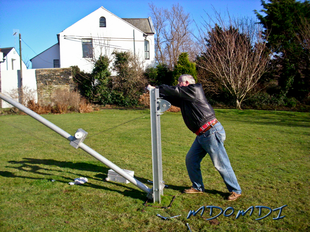 Bob Barden (MD0CCE) checking how easy it is to raise and lower the antenna by just himself - It took less then a minute.