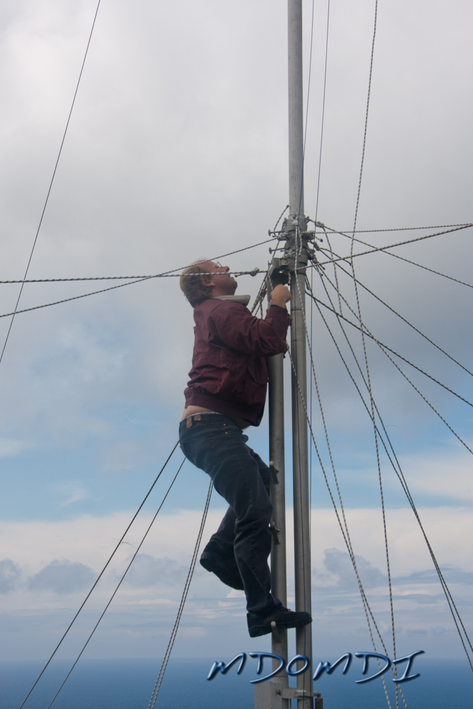 Markus (DO5MZ) climbing up the bottom section of the mast to untangle something that got caught