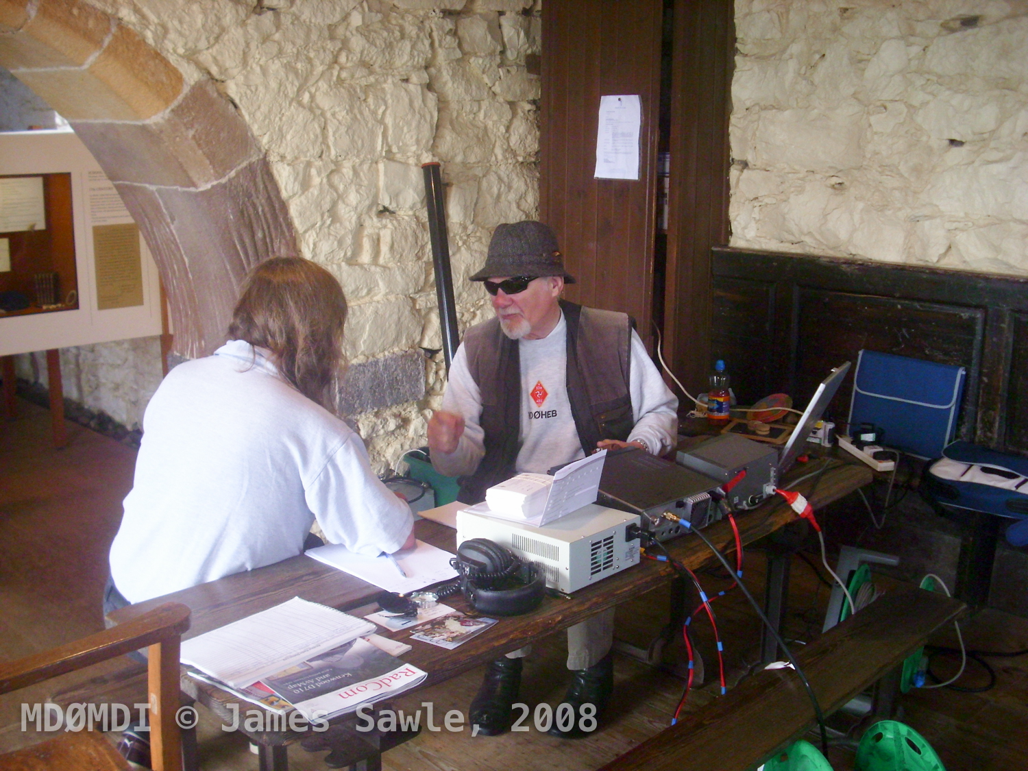 Stuart Hill (GD0OUD) turned up to help Harry (MD0HEB) out and before long they started chatting to other Museums all over the UK as well as other contacts that were calling us back…
