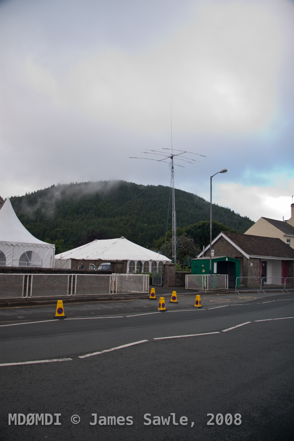 The view of the shack from outside taken the day before the crowds swarmed in