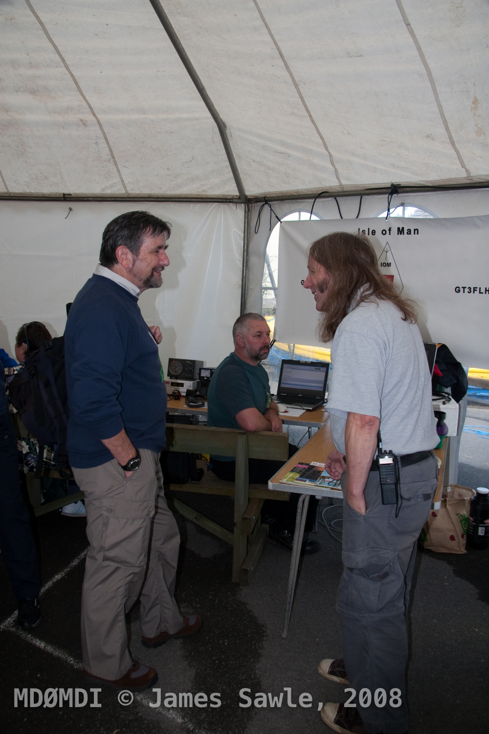 Stuart Hill (GD0OUD) chatting with Rob Hannan (G4RQJ), one of the guys from SOTA (Summits on the Air).