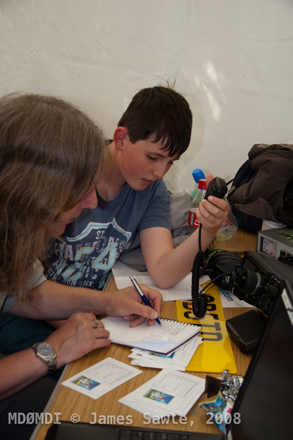 Stuart Hill (GD0OUD) helping someone on the radio.