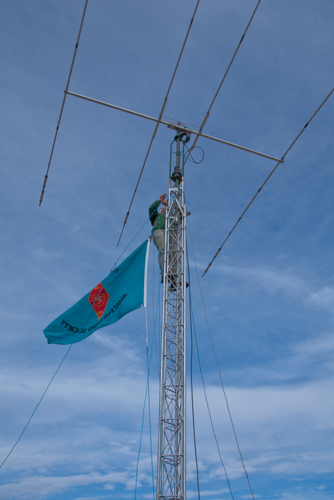 Every Mast should have a flag, and come with a handy Steve (GD7DUZ) to put it up.
