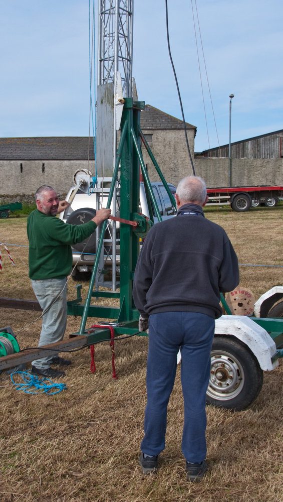 With everything done, the antenna is now ready to be raised a little.