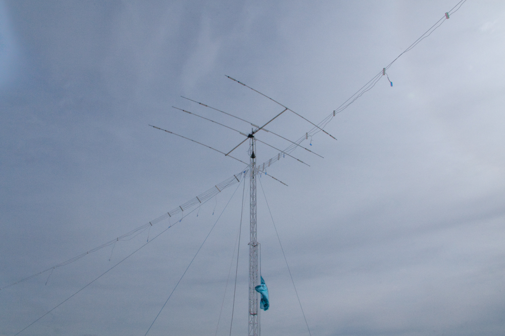 The Mosley Beam flying high over Port St. Mary, Isle of Man, with an 'All Band' fan dipole hanging below it.