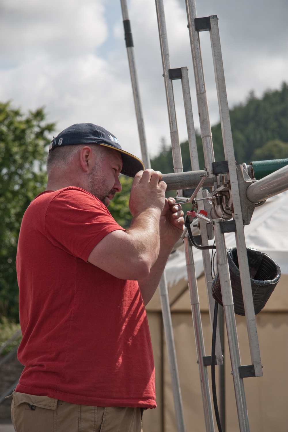 Steve kelly (GD7DUZ) making sure that things are correct at the top of the mast before it goes up.