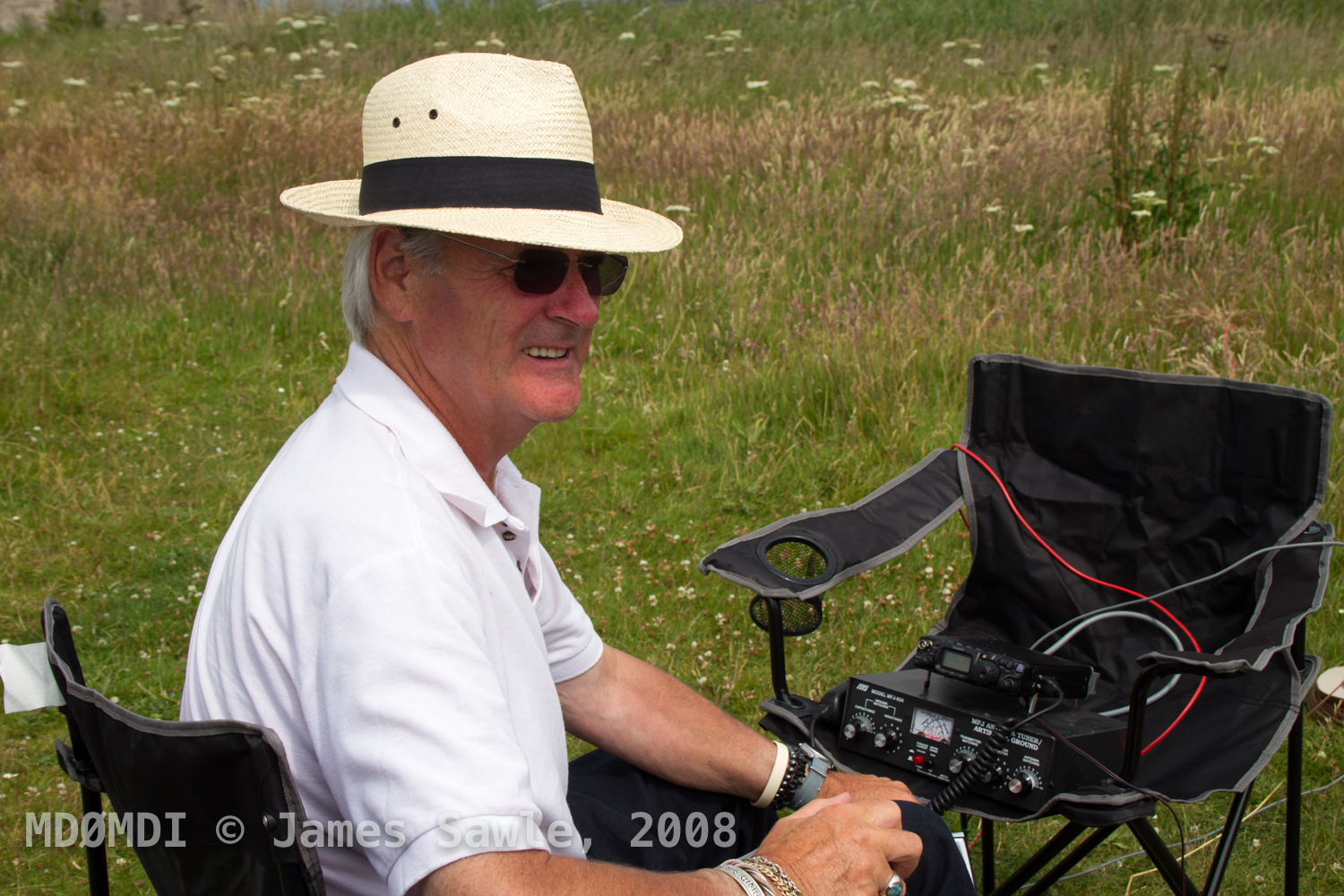 Morgan (MD0DXW) monitoring the airways in the sun, could this get any better.