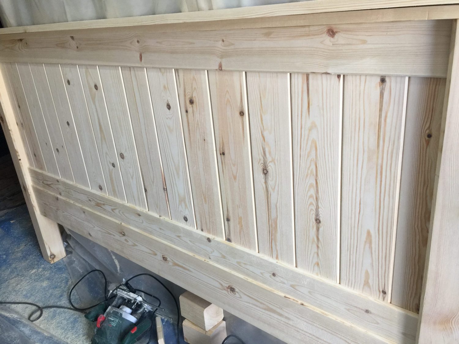 The headboard basically finished fort the Pine Bed