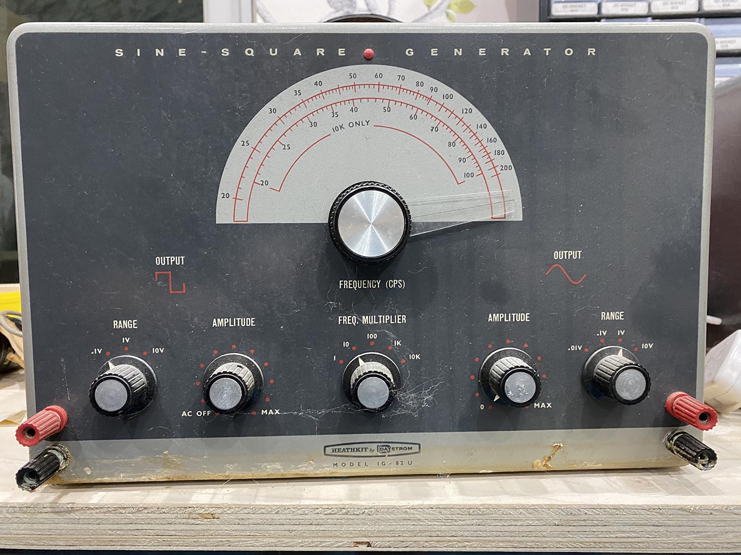 Heathkit IG-82U - Sine-Square Wave Generator