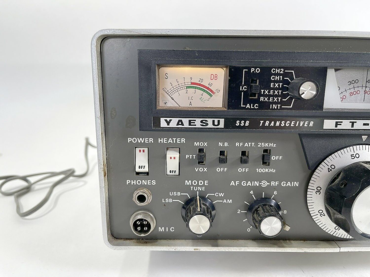 Yaesu FT-101 (Early Model), The Front Panel.