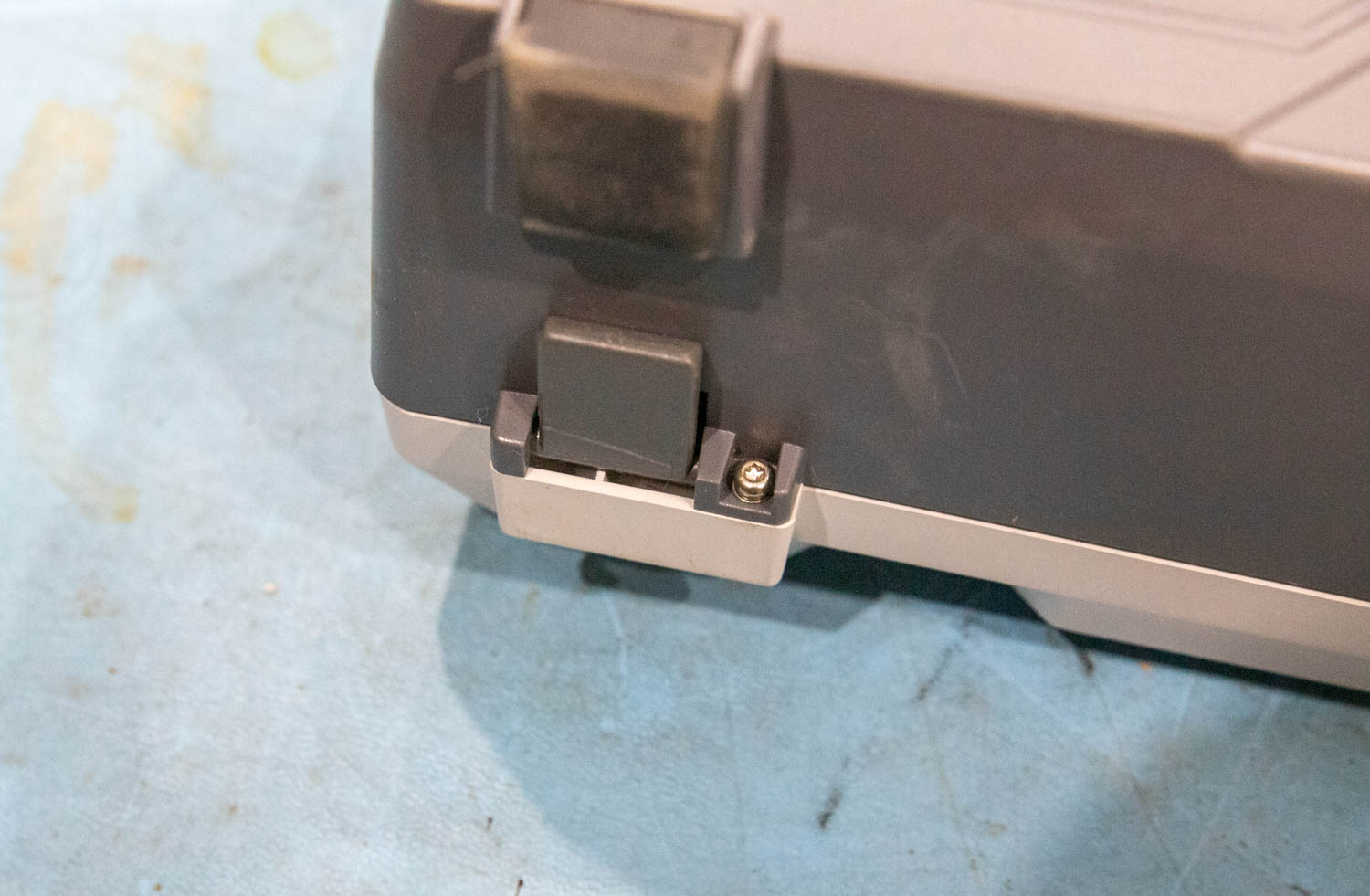 You need to remove four Torx screws from the back of the Rigol DSA815-TG to remove the rear panel