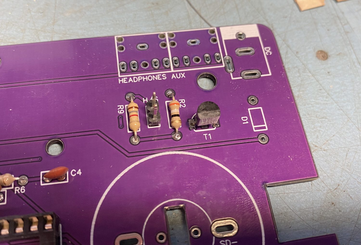 T1 (2N2222) Transistor installed.