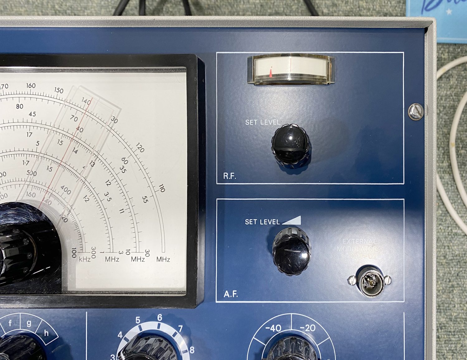 AVO HF-135 RF Signal Generator