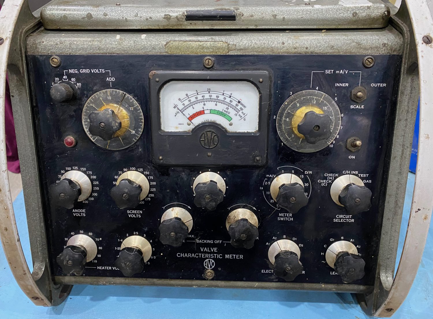 AVO HF-135 RF Signal Generator - 020