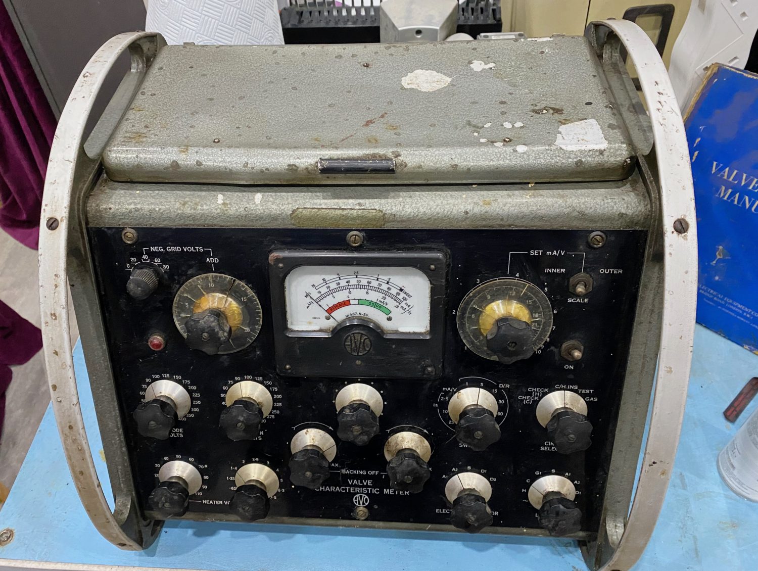 AVO HF-135 RF Signal Generator - 021