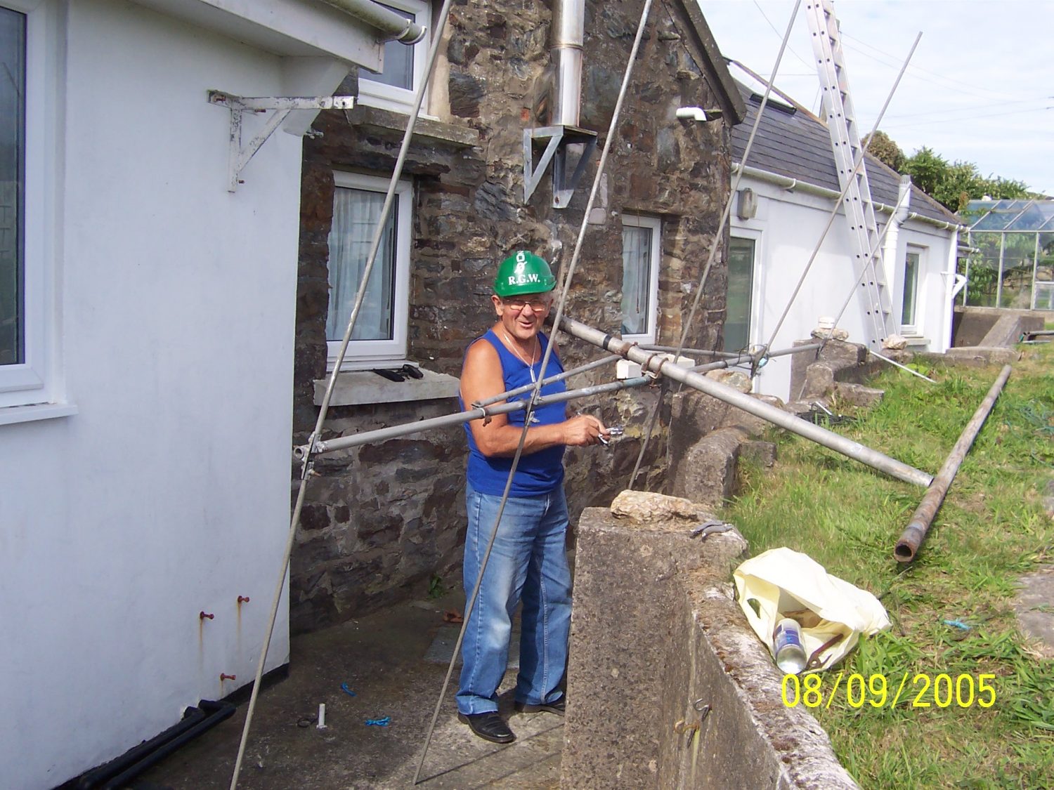 Dave Corkish (2D0RGW) setting up a Beam