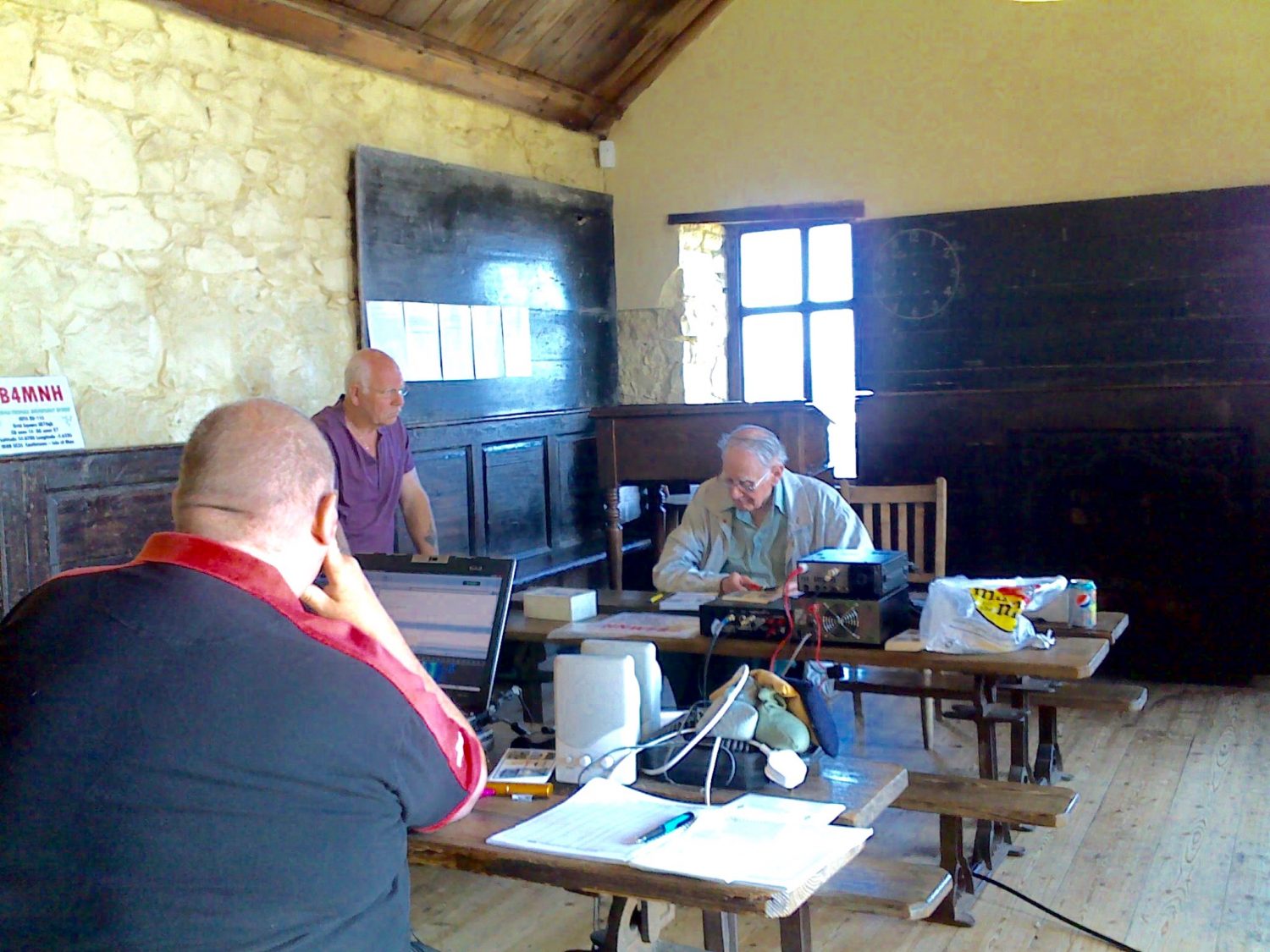 The 2010 GB4MNH Event Station with Dave Cain (2D0YLX), Paul MacGraff (MD0BCI) and one Unknown.