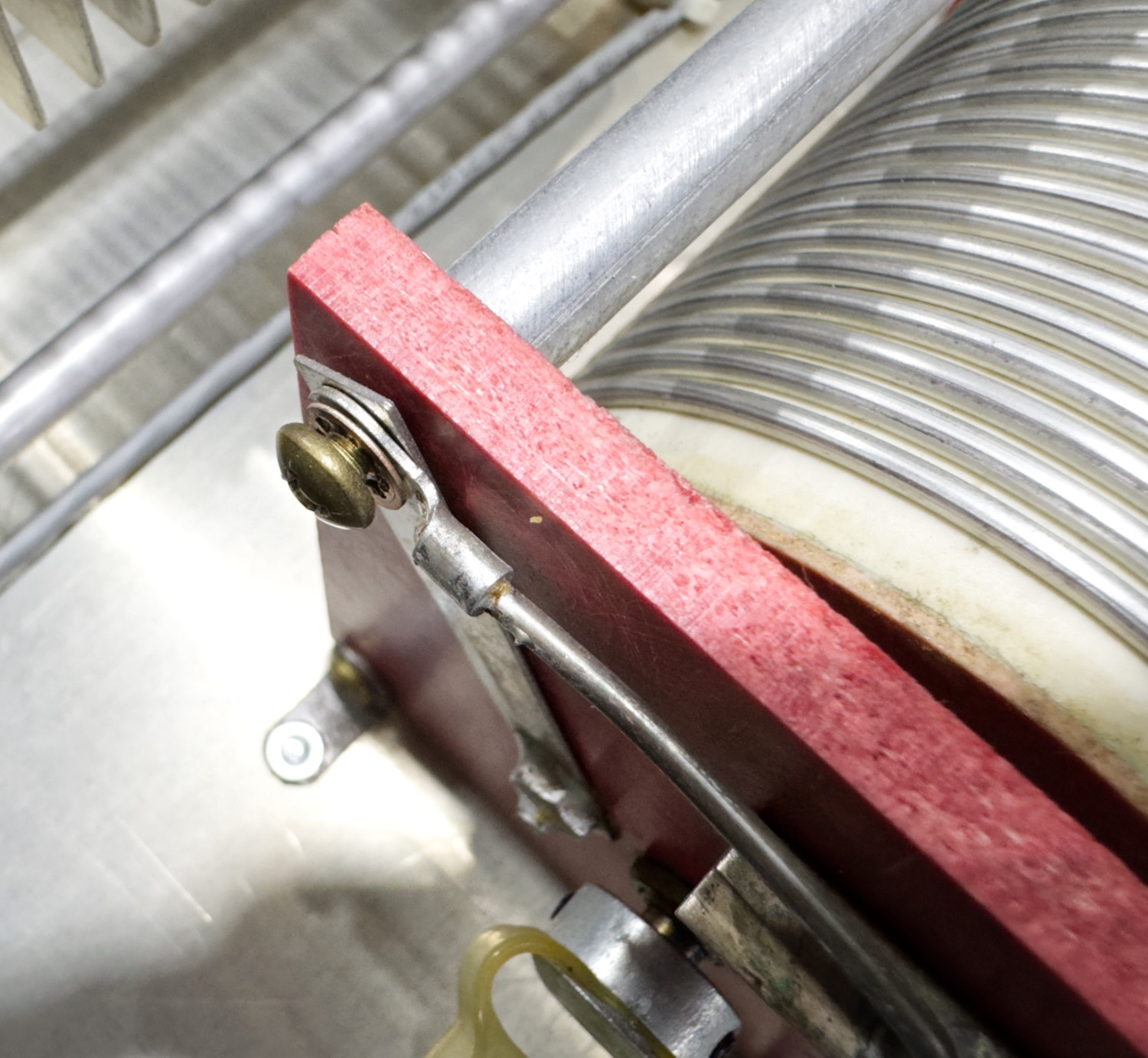 Use a small Stubby PH2 Screew Driver to remove this from the rear bar.