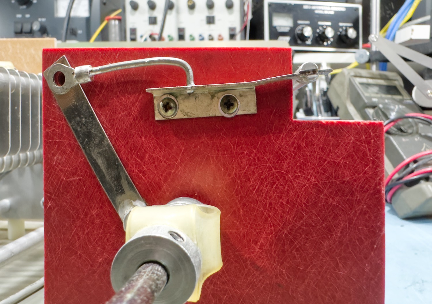 These 2 screws at each end of the Roller Inductor hold the bar in place.