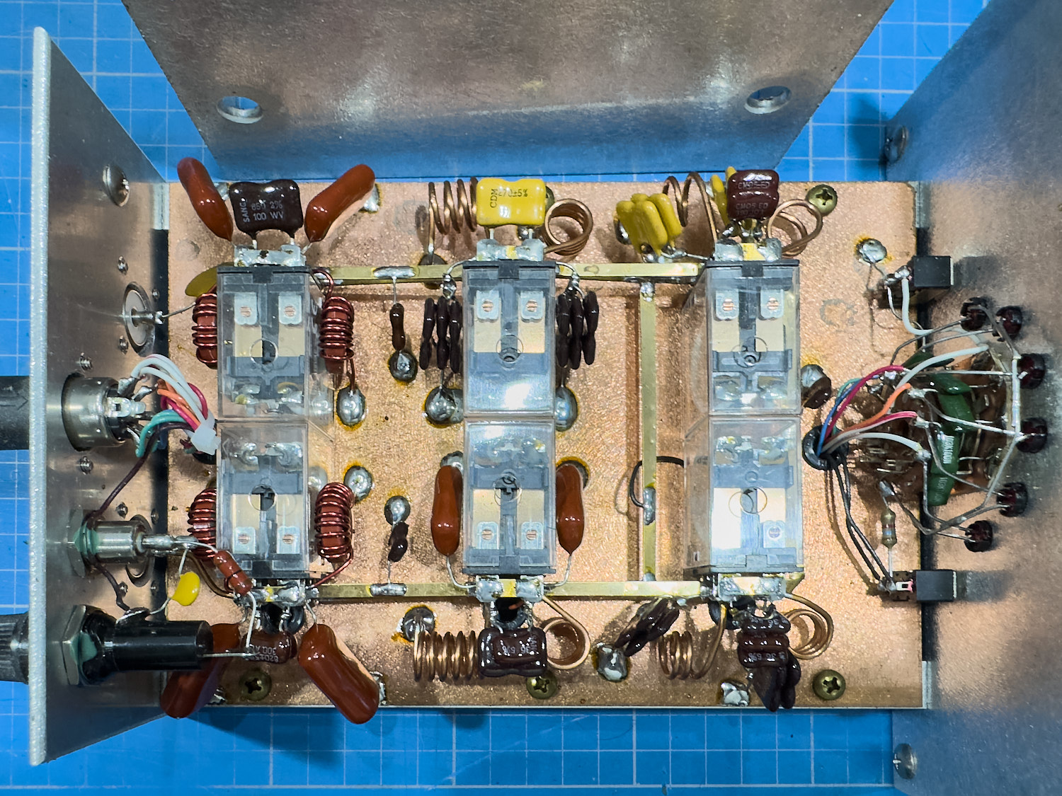 ICE 419B Bandpass Filter Inside View