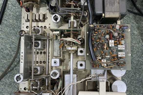 Inside Shot of the Drake R-4C Receiver