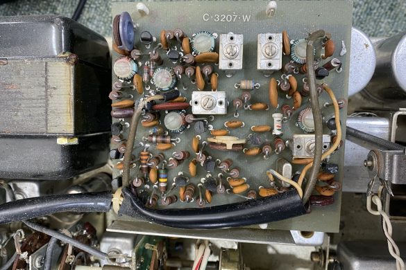 Inside Shot of the Drake R-4C Receiver
