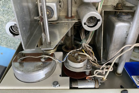 Inside Shot of the Drake R-4C Receiver
