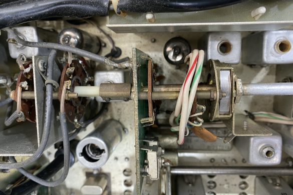 Inside Shot of the Drake R-4C Receiver
