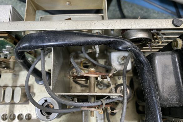 Inside Shot of the Drake R-4C Receiver
