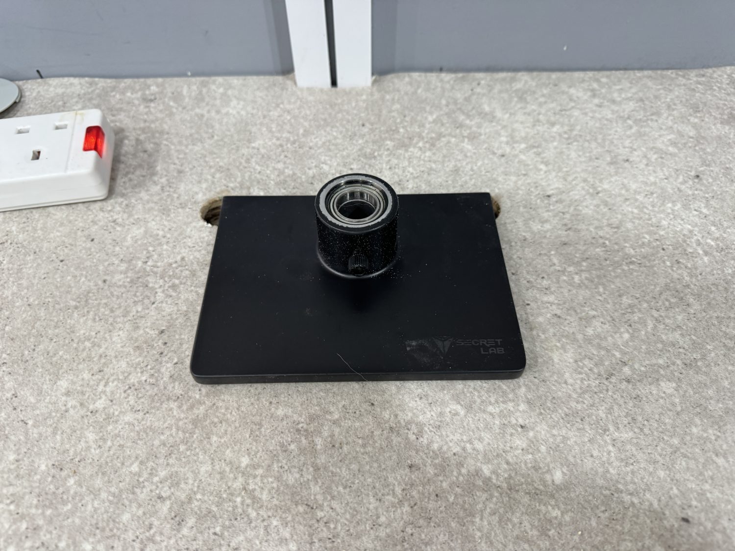 After cutting out the remaining wood, I just dropped in the base plate for the I used a small hole saw to start making the slot for the Secretlab MAGNUS Heavy Duty Monitor Arm.
